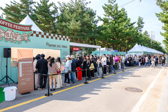 커피 향 따라가면 축제가 되는 그곳…밤바다부터 솔밭까지 [페스티벌 플러스]